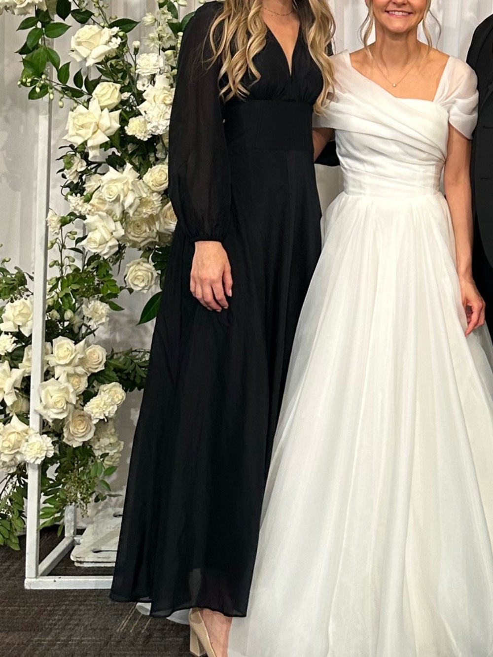 Banana republic - Elegant Black Long-Sleeve V-Neck Maxi Dress